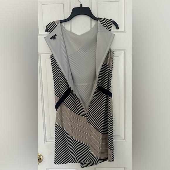 Ann Taylor Black and Tan Asymmetrical Dress. Size 2. EUC. - Picture 6 of 6